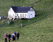 Das Geheimnis eines einsamen Hauses auf der malerischen Insel Ellirey in Island