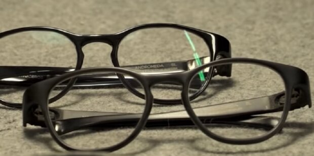Fand eine würdige Anwendung: Was die Frau mit der Brille eines Mannes machte, der die Welt verließ