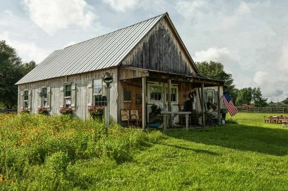 Das Paar erbte das Haus von Verwandten, aber den Hauptreichtum fand es unter einem Teppich