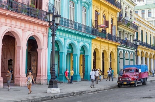 Warum baut man in Kuba Häuser mit Fenstern ohne Glas und Wände ohne Tapeten