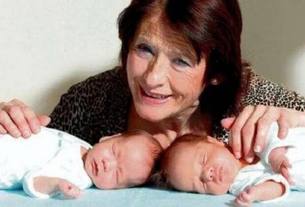 Die älteste Mutter der Welt brachte vor zwei Jahren Zwillinge zur Welt und hinterließ sie