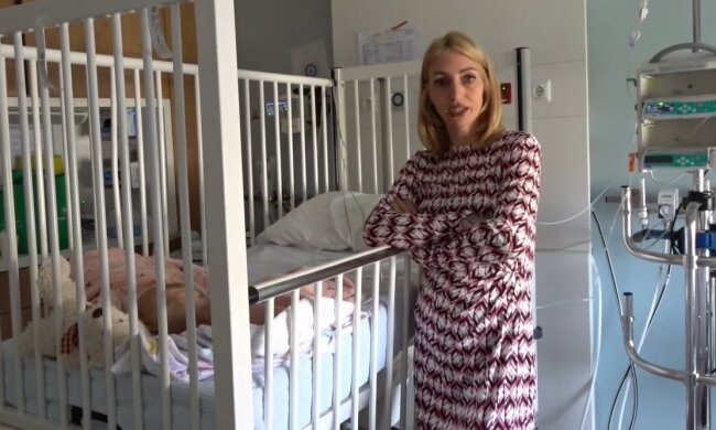 Marie hinterlässt das Geschenk ein mulmiges Gefühl. Quelle: Youtube Screenshot