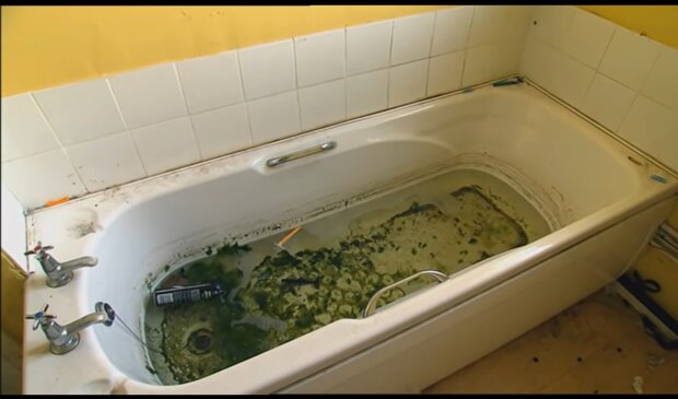 Der Mann, dessen Badezimmer eine Zeitkapsel geworden ist. Quelle: Youtube Screenshot