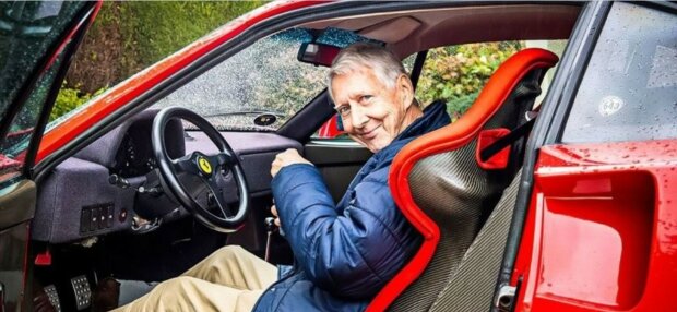 Alter ist kein Hindernis: Wie ein 80-jähriger Mann seinen Ferrari gerne fährt
