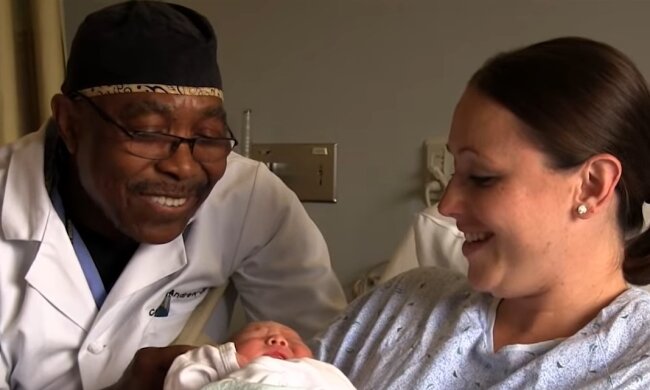 Dr. Cary Andrew-Judge. Quelle: Youtube Screenshot