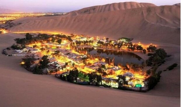 Wunder in der Wüste: Menschen bauten eine Stadt um einen kleinen See in der Wüste