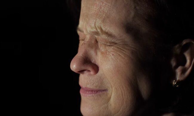 Verzweilfelte Mutter. Quelle: Youtube Screenshot