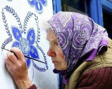 Wie malt die 92-jährige Künstlerin die Mauern einer ganzen Stadt