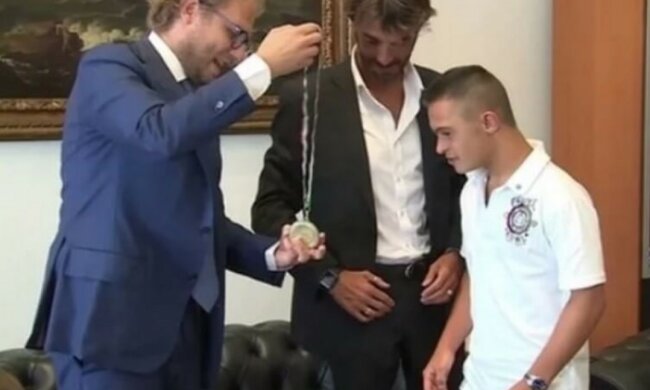 Wie ein ungewöhnlicher Junge in Italien zum Helden wurde