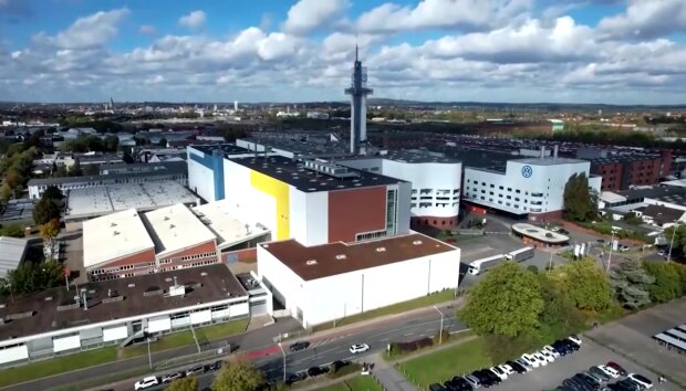 Ungewisse Perspektive für Beschäftigte am VW-Werk Osnabrück. Quelle: Youtube Screenshot