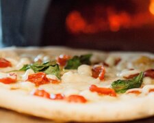 Ein Restaurant opferte seinen Erlöse und fütterte obdachlose Kinder mit Pizza