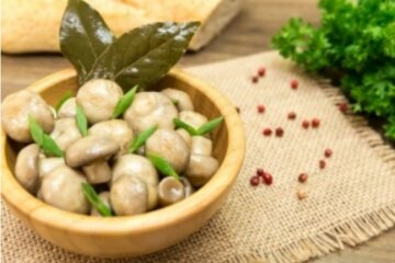 Ein sehr schnelles Rezept für eingelegte Champignons
