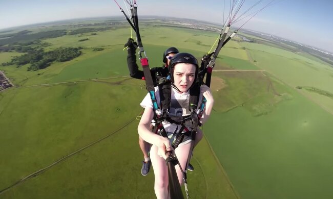 Die Rettungsgeschichte einer jungen Frau: Ein Gleitschirm brachte sie in eine Höhe, in der nur Flugzeuge fliegen