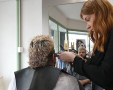 Friseurin erlebt neuen Trend. Quelle: Youtube Screenshot