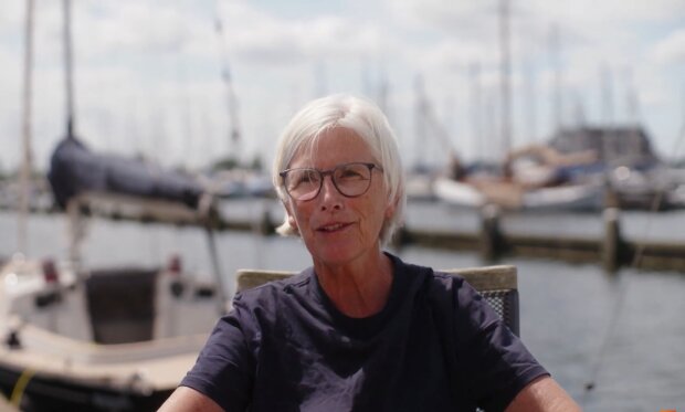 „Ich genieße, statt zu jammern“: Rentnerin kauft Yacht und lebt ihren Traum
