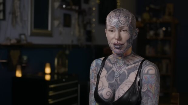 Tattoos und Trennung. Quelle: Youtube Screenshot