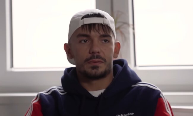 Fans staunen über Capital Bras neue Diamant-Kette. Quelle: Youtube Screenshot