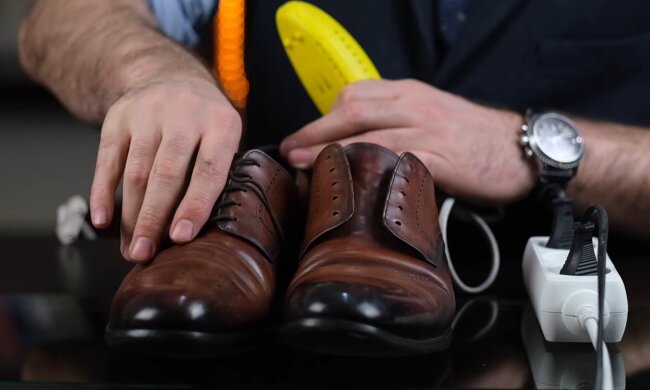 Schuhe muss man richtig für die Aubewahrung vorbereiten. Quelle: Screenshot Youtube