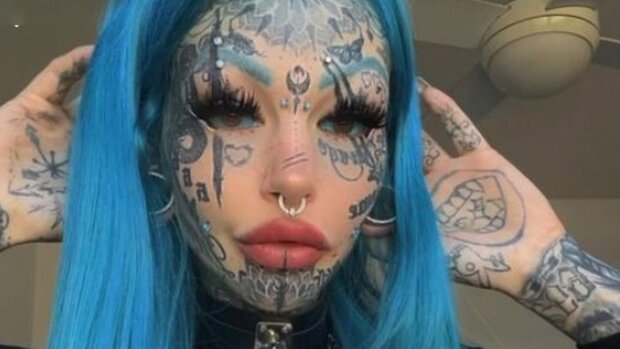 «Drachenmädchen», das 228.000 Euro für Tattoos und Operationen ausgegeben hat, gibt zu, dass ihr Aussehen ihre Karrierechancen einschränkt