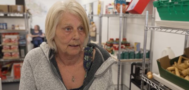 67-Jährige Rentnerin sieht keine Entlastung. Quelle: Youtube Screenshot