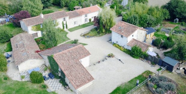 Britisches Paar kaufte ein ganzes "französisches Dorf" für den Preis eines Hauses