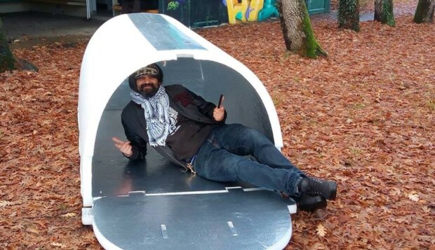 Der Ingenieur hat „Kabinen“ für Obdachlose erfunden, die sich im Winter warm halten