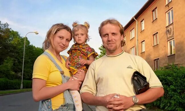 Unter dem Deckmantel einer Ehefrau: Warum die Frau mit unbekannten Männern fotografiert