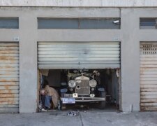 Die Garage war 70 Jahre lang geschlossen: Das Auto war vergessen und wurde zu einem Schatz