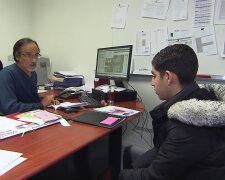 Direktor suspendiert jungen Schüler. Quelle: Youtube Screenshot