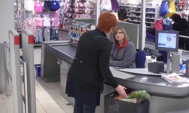 Im Supermarkt. Quelle: Youtube Screenshot