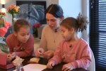 Vollzeit-Mama, Teilzeit-Geld. Quelle: Youtube Screenshot