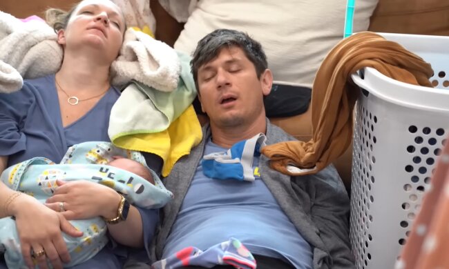 Überforderung junger Eltern. Quelle: Youtube Screenshot