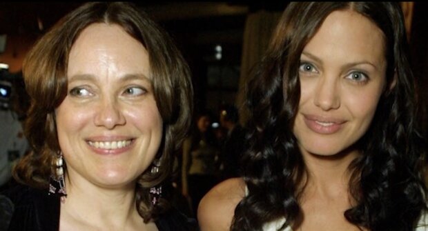 Marcheline Bertrand und Angelina Jolie. Quelle: Screenshot YouTube