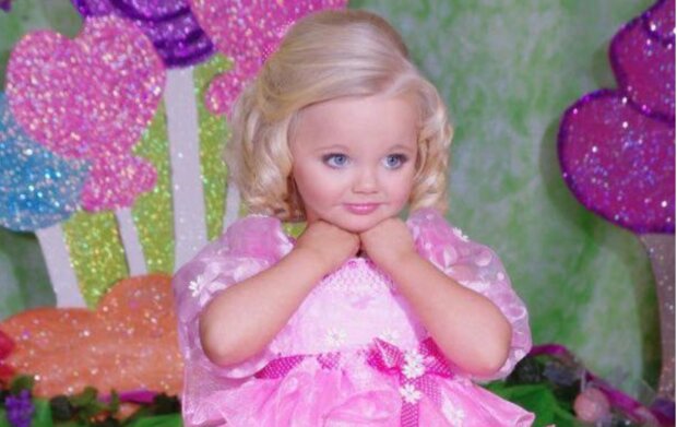 Das Mädchen "Barbie" ist ein Model, seit sie 2 Jahre alt ist: wie sie acht Jahre später aussieht