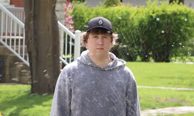 Entschlossene Maßnahmen zum Erhalt des Grases. Quelle: Screenshot YouTube