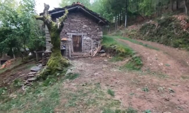 1-Euro-Häuser zur Wiederbelebung der Stadt. Quelle: Youtube Screenshot