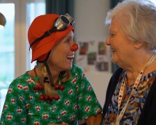Lachen kennt kein Alter: Clowns bringen Freude in Altenheime