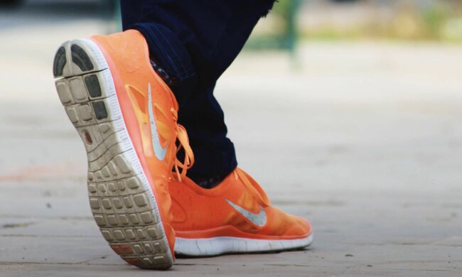 Turnschuhe. Quelle: Screenshot YouTube