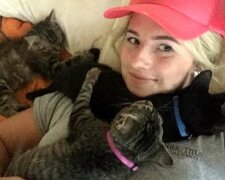 Sie bereut nichts: wie eine junge Frau ihr ganzes Geld ausgegeben hat, um Kätzchen zu retten