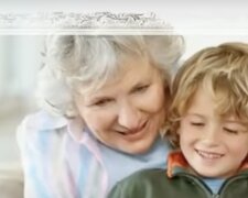Oma und Enkel. Quelle: Screenshot YouTube