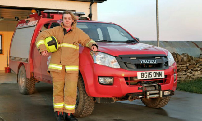 Die junge Frau zog auf eine Insel der Rentner und erledigt dort die Arbeit für neun Personen