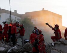 "Wunder geschehen": in der Türkei wurde ein kleines gesundes Mädchen 65 Stunden nach dem Erdbeben aus den Trümmern geborgen