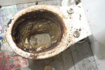 Fünf Jahre Dreck: Reinigungskraft bringt verwahrloste Toilette wieder zum Glänzen