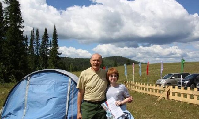 Eine 22-jährige junge Frau heiratete einen 61-jährigen Mann: Wie sie nach sieben Jahren leben