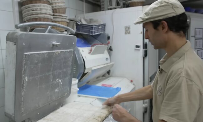 Wenn andere schlafen, beginnt Leos Arbeitstag. Quelle: Youtube Screenshot