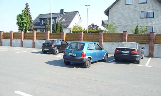 Streit um Frauenparkplatz. Quelle: Youtube Screenshot