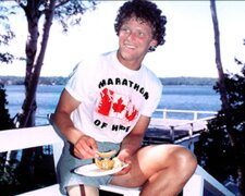 Terry Fox: Ein Mann, der 5.000 km auf einem Bein lief