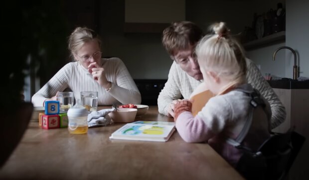 „Ich muss zuhause bleiben, weil die Kita für mein Kind unbezahlbar ist“: Der stille Kampf einer Familie