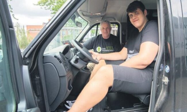 Auto für einen Riesen: Wie ließ ein Deutsche mit einer Körpergröße von 224 cm seinen Traum wahr werden