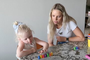 Eine Mutter sprach über ihre Erziehungserfahrungen. Quelle: Screenshot YouTube